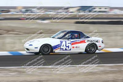 media/Jan-25-2025-CalClub SCCA (Sat) [[03c98a249e]]/Race 4/